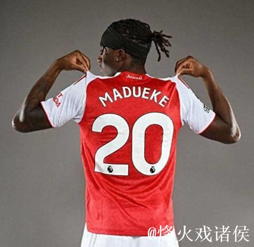 马杜埃凯阿森纳欧冠首秀连入三球，为枪手再添辉煌