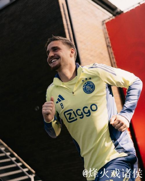 安健洋周二接受体检,即将加入阿贾克斯。 安健洋周二接受体检,即将加入阿贾克斯。